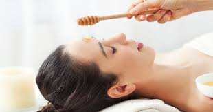 DIY Honey Face Mask Recipe to Get a Glowing Skin in Quarantine