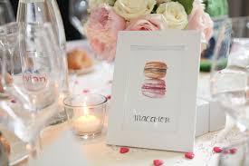 Aujourd'hui, la plupart des plans de table rassemblent les amis ou les cercles. Nom De La Table Nom De Table Mariage Mariage Rose Mariage