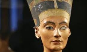 Queen nefertiti one of the most beautiful and powerful queens in egypt, her name means a beautiful woman has come. Did Nefertiti S Tomb Disappear Because Of Her Separation From Akhenaten Or A Sinister Plot For The Throne Egypttoday