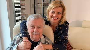 Obľúbený herec ladislav potměšil, ktorého posledné mesiace sužovali vážne zdravotné problémy a bol pripútaný na lôžko, našiel široké uplatnenie rovnako aj v dabingu. 13 Komnata Ceska Televize