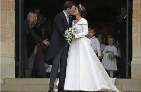 See more of hochzeitskleid on facebook. Hochzeitskleid Von Prinzessin Eugenie Die Braut Setzt Auf Schlichte Eleganz Mit Mutigem Detail Panorama Stuttgarter Zeitung