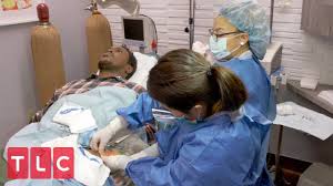Pimple popper' comes back for season 4, scroll through a full recap of dr. Removing A Lump From Kevin S Hip Dr Pimple Popper Youtube