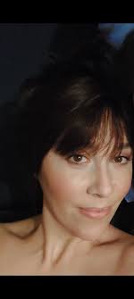 AG's face is not and never been retocated,,, her face''' perfectly  shape🤗👏♥️♥️♥️