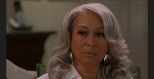 Leonardo's girlfriend confronts Emelia over relationship concerns