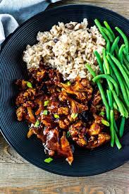 Jamaican Jerk Cauliflower With Rice And Peas And Green Beans On A Black Plate Jamaican Recipes Vegetarian Vegan Recipes Vegetarian Dishes