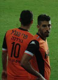 יונתן כהן נקח למשקוף לאחר הרמה רכה של אלי דסה, ואבי ריקן היה במקום, הגיע ראשון לריבאונד וכבש את התשיעי שלו העונה בליגה. Yonatan Cohen Wikipedia
