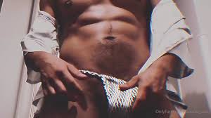 筋肉のサスケには驚くべき胸とコックエピソード2があります