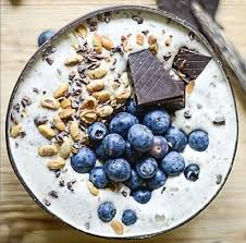Le Smoothie Bowl La Nouvelle Tendance De Petits Dejeuners Healthy Petit Dejeuner Healthy Recette De Petit Dejeuner Recette Petit Dej