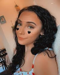 Riley Lee's Instagram, Twitter & Facebook