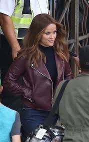 Reese Witherspoon Reveals A New Bold Brunette Hair Color In Los Angeles Reese Witherspoon Hair Brunette Celebrities Brunette To Blonde