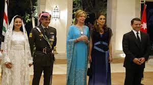 أعلنت السعودية والولايات المتحدة ودول أخرى، دعمها الكامل لملك الأردن بعد إعلان القوات المسلحة الأردنية عن اعتقالات طالت رئيس الديوان الملكي الأسبق باسم إبراهيم عوض الله وآخرين لأسباب أمنية. 5ayr Kj Jqq7hm