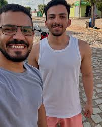 🌟 Ontem tive o privilégio de visitar Janduís, um lugar cheio de histórias  e uma energia única. Cada rua, cada conversa e cada olhar me fizeram  refletir sobre como nossas raízes moldam