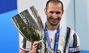 Giorgio chiellini was captured psyching out spain captain jordi alba before italy's penalty shootout win. Juve Captain Chiellini To Extend His Stay On Allegri S Instruction Juvefc Com