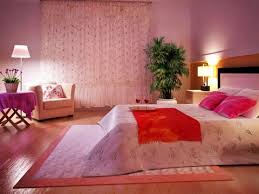 Dekorieren sie die schlafzimmerwände mit farbe, tapeten, fotos, regale und persönlichen lieblingsstücken. Schlafzimmer Dekorieren Deko Ideen Fur Schlafzimmer Deko