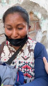 Millonario hace llorar a señora que enseña el valor del trabajo a sus hijos 