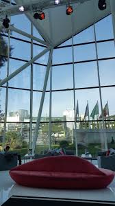 The hotel has 167 contemporary design rooms, different gastronomic places (colinas de lisboa restaurant,terminal bar), indoor and outdoor swimming pool, spa and health club, the largest congress center in the city with 21 meeting rooms and parking. Tryp Lisboa Aeroporto Hotel Viaje Comigo