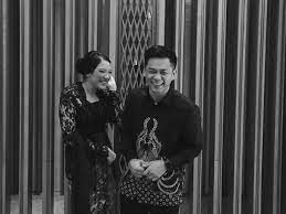 Check spelling or type a new query. Putus Dari Anak Punk Gofar Hilman Kini Putri Tanjung Jatuh Ke Pelukan Seorang Pria Dengan Latar Pendidikan Yang Tak Main Main Semua Halaman Pop Grid Id