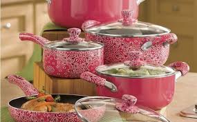 Give Your Kitchen The Feminine Touch With These Cool Pink Pots And Pans Cookware Set Pink Kitchen Everything Pink