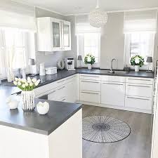 White Kitchen So Beautiful Love Everything About This Beauty Love It By Wohn Emotio Interior Design Kitchen Home Decor Kitchen Grey Kitchen Designs