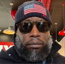 What shoes are best for walking 7-10 miles daily?