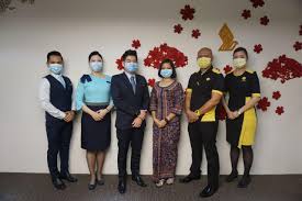 Contrary to popular believe,singapore airlines and airlines all over the world generally use there cabin staff for most of there print commercials.when it comes to digital. Etihad Airways Singapore Airlines Vaccinate Their Crews Runway Girlrunway Girl