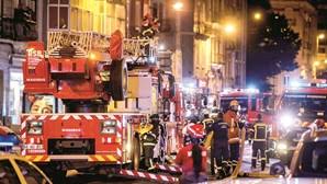Um incêndio deflagrou esta manhã em são bento, junto à assembleia da república, em lisboa. Pw6fxzftf2vztm