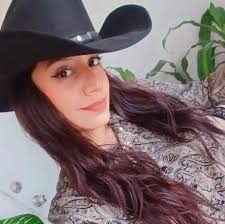 La nueva tendencia japonesa: fotos de los senos formando un corazón con sus  manos 😮😁