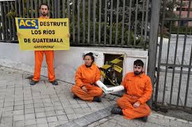 Esse é o trabalho do greenpeace. Greenpeace Corta El Agua A La Sede De Acs En Protesta Por Una Obra En Guatemala