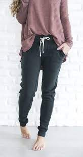 10 Cozy Winter Outfits To Copy Asap How To Wear Sweatpants Lazy Day Outfits Clothes