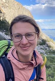 Lesley Ogle's Instagram, Twitter & Facebook