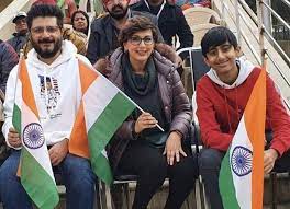 Sonali bendre is very tidy by nature, sonali bendre love order and are methodical. On New Year Sonali Bendre Goldie Behl And Son Ranveer Visit Wagah Border Bollywood News Bollywood Hungama