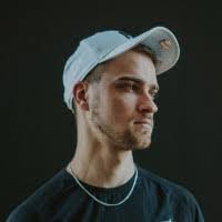 Lisa Ege's Instagram, Twitter & Facebook