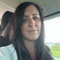 100+ perfiles de «Lara»