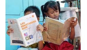 Mudah digambar gambar batik sederhana untuk anak sd. 580 Gambar Anak Sekolah Sedang Membaca Buku Gratis Terbaru Gambar Keren