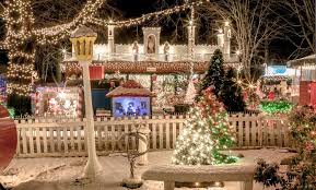 10 Things To Do In New England This Holiday Season In 2020 Christmas In England Holidays In England New England Fall