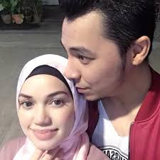 Menjadi isteri sepenuh masa dan tidak lagi menumpukan bidang lakonan. Rotikaya Sweet Sungguh Syamsul Yusof Dan Isteri Ha Facebook