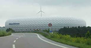 Allianz arena is a football stadium in munich, bavaria, germany with a 70,000 seating capacity for international matches and 75,000 for domestic matches. Munchen Allianz Arena Und Das Fc Bayern Stadion