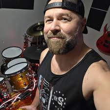 What software is everyone using to make drumless tracks?