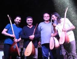 1981 yılında i̇stanbul'a yerleşti ve 1985 yılında arif sağ müzik kursu'nda dersler almaya başladı. Erdal Erzincan Haberleri Erdal Erzincan Kimdir Haberler