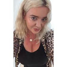 We are looking for a place that would have 5 bedrooms, sleeps 7 and welcome  2 small well behaved dogs. 24th Dec to 27th Dec. (3 nights) Would be a  bonus if