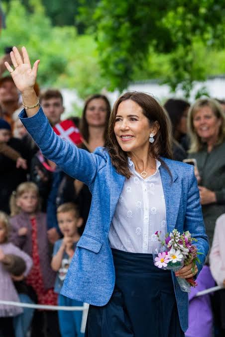 Queen Mary's latest royal look shows why she's often compared to Princess Kate as their close friendship shines through