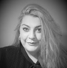 Eve Donaldson's Instagram, Twitter & Facebook