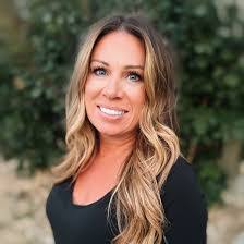 Ashley Steinbach's Instagram, Twitter & Facebook