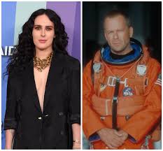 On monday, tallulah willis shared an instagram photo of her parents, exes demi moore and bruce willis, posing alongside her boyfriend dillon buss and her sister scout, with the entire family in matching green striped pajamas. Rumer Willis Calls Dad Bruce A Damn Legend In Armageddon Suit