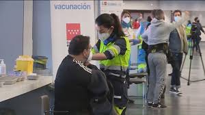 Ya iniciamos la vacunación de personas de 50 a 59 años, pensamos que a finales de junio terminamos, aún con la primera dosis y se inició la vacunación a. Coronavirus Covid Madrid Empezara A Vacunar A Personas De 40 A 49 Anos En Tres Semanas