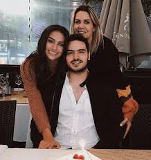 Ahora, la actriz confesó que está muy contenta. Ella Es Renata Notni La Nueva Novia De Diego Boneta