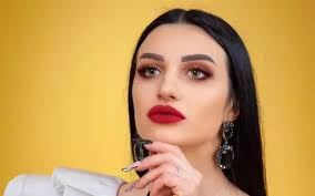 Wowbiz.ro cel mai tare site tabloid din romania! Drama TrÄƒitÄƒ De Ana Porgras De La Survivor S A NÄƒscut Intr O Familie Foarte SÄƒracÄƒ Evenimente Mondene Stiri Vedete Si Evenimente Viva Ro