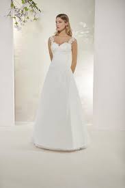 Choisissez la robe parfaite pour aller à un mariage ! Empire Du Mariage Robe De Mariee Brenda Coupe Trapeze En Dentelle Mousseline Et Sequins Robe De Mariee Robe De Mariee Dentelle Idees Vestimentaires