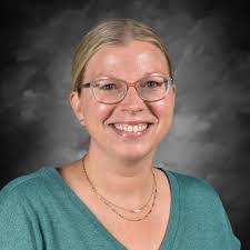 Laurel Kelly's Instagram, Twitter & Facebook