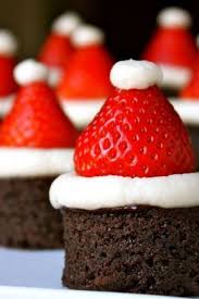 Fondants Au Chocolat En Forme De Bonnets De Pere Noel Dessert De Noel Selection De Recettes Originales Idee Aperitif Noel Dessert Noel Aperitif Noel